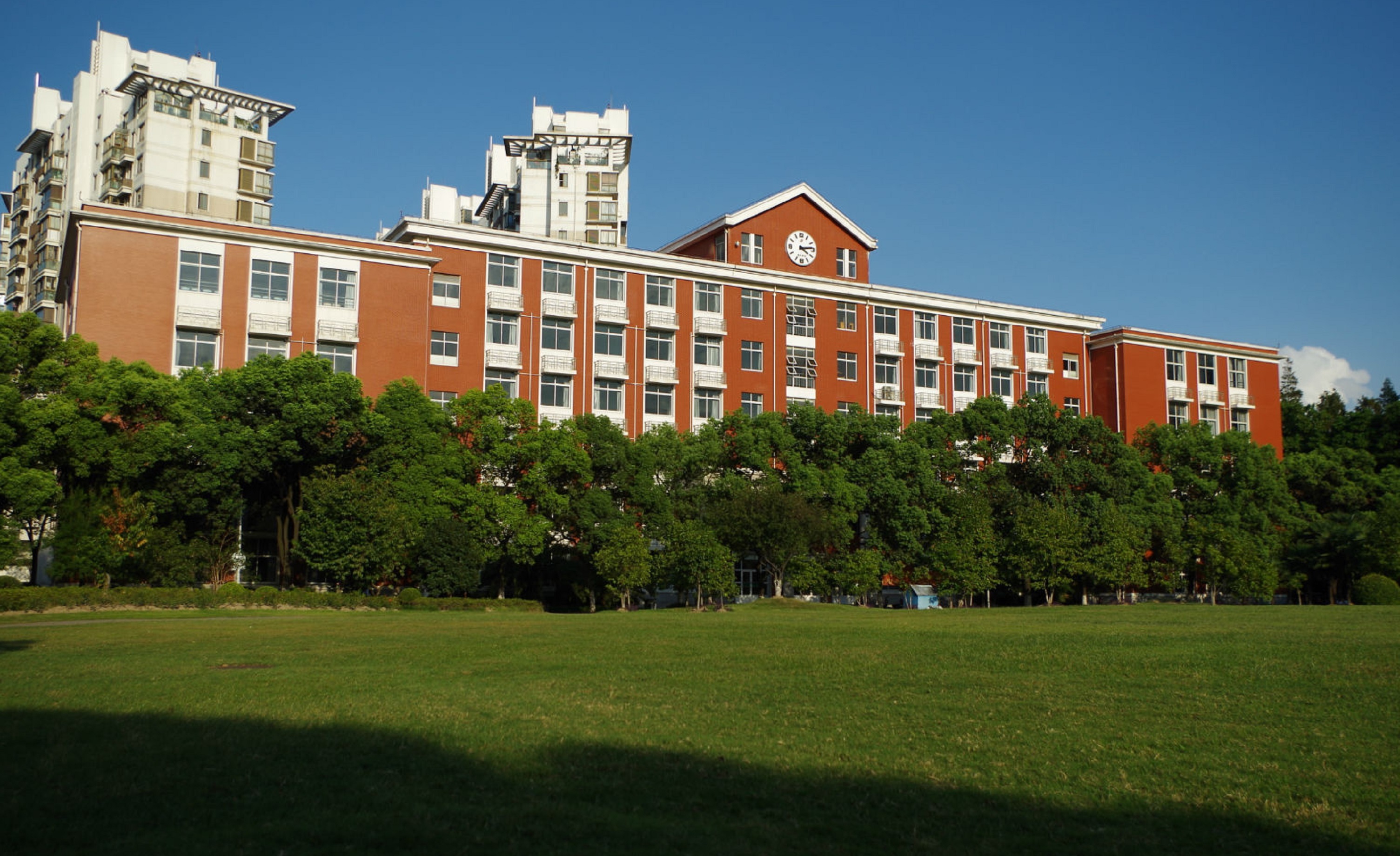 上海大学读几年毕业